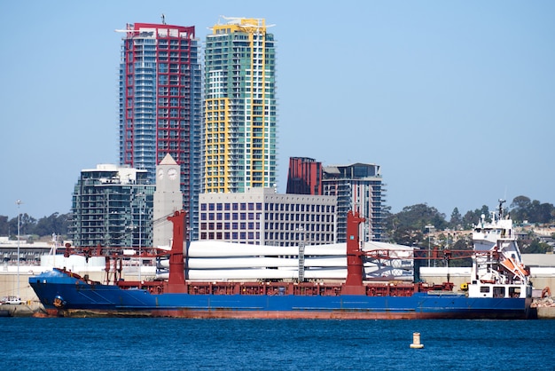 Free photo cargo boat parked in industrial area of san diego downtown