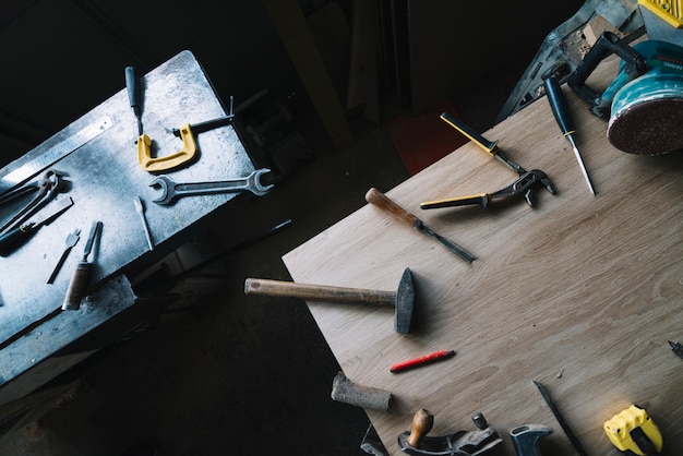 Foto gratuita concetto di carpenteria con strumenti