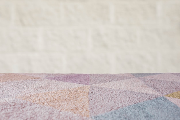 Free photo carpet empty table with brick background