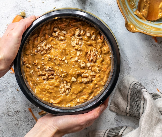 Free photo carrot cake in a cake pan topped with walnuts