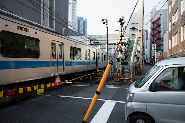 Free photo cars in city traffic in daylight