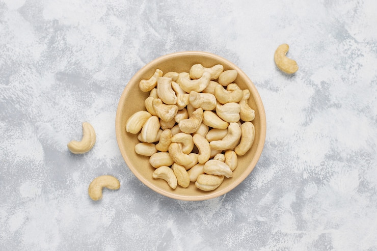 Free Photo cashew nuts in ceramic plates.top view