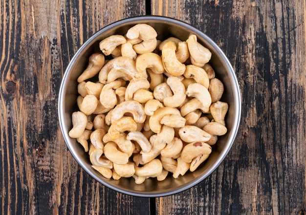 Free photo cashew on a wooden table