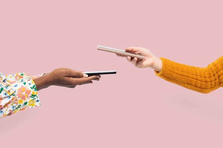 Free Photo cashless payment hands in the new normal