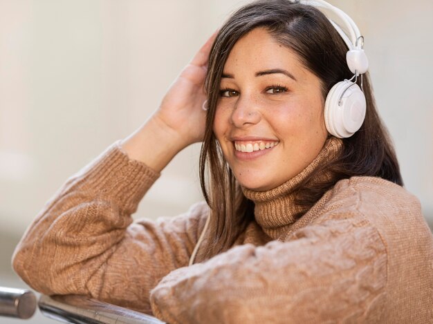 Free photo casual teenager listening to music