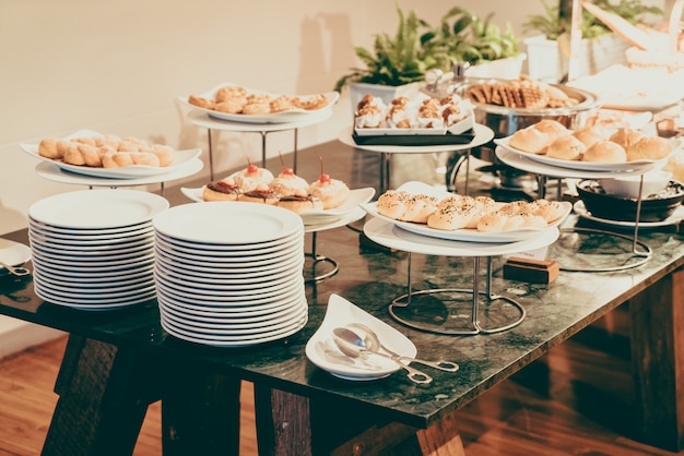 Foto gratuita buffet di catering