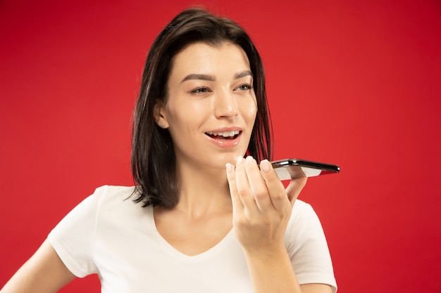 Free photo caucasian young woman's half-length portrait. beautiful female model in white shirt