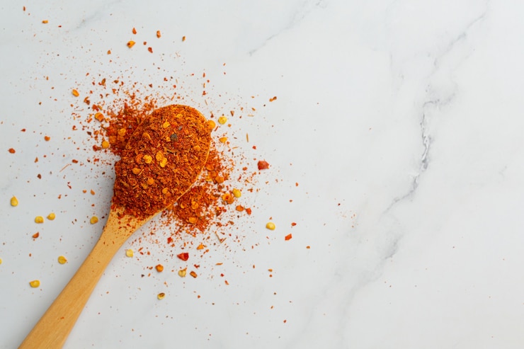 Free Photo cayenne dried pepper in wooden spoon