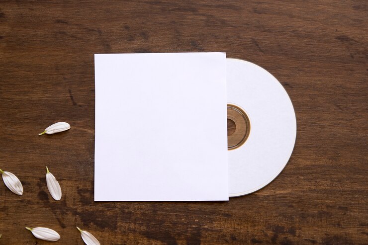 Free Photo cd mockup with petals and cover