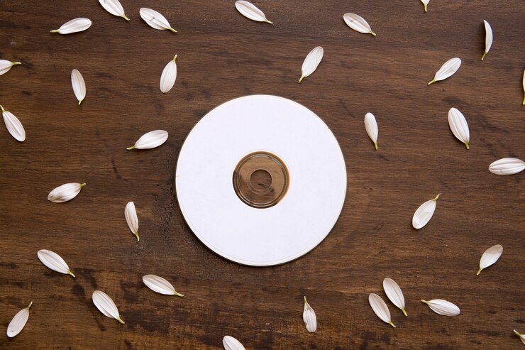 Free Photo cd and petals mockup
