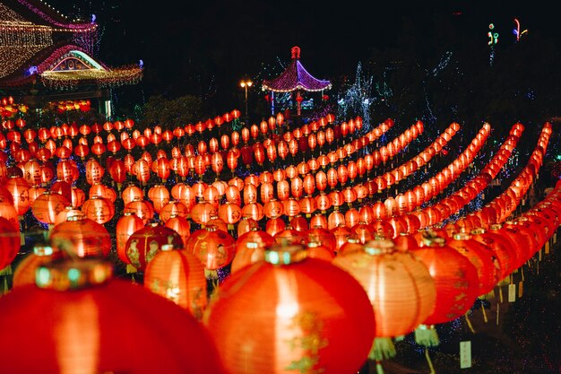 Празднование фестиваля китайских фонарей