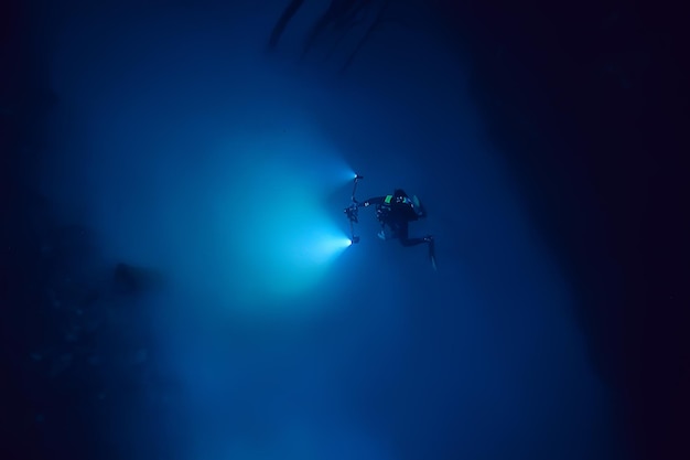 セノーテアンジェリータ​、​メキシコ​、​洞窟​ダイビング​、​水中​で​の​極端な​冒険​、​水​霧​の​下​で​の​風景