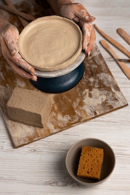 陶器と陶器の道具の静物