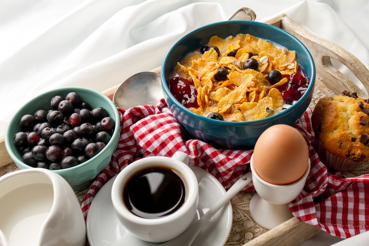 Free Photo cereals and boiled egg on tray