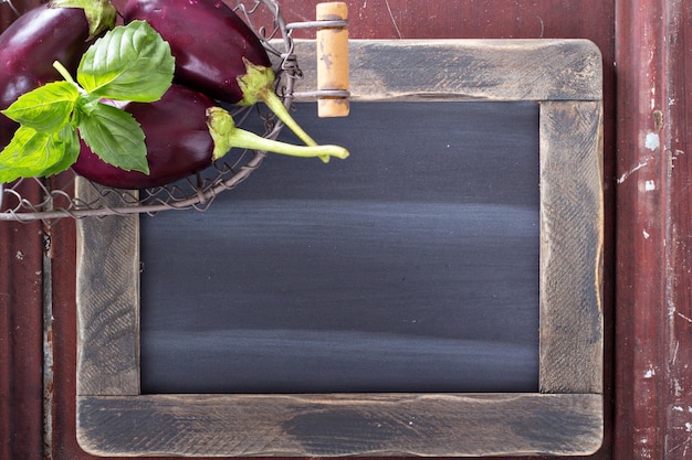 Free photo chalkboard with vegetables on the side