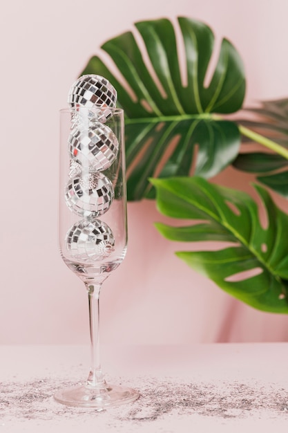 Champagne glass with glitter and monstera