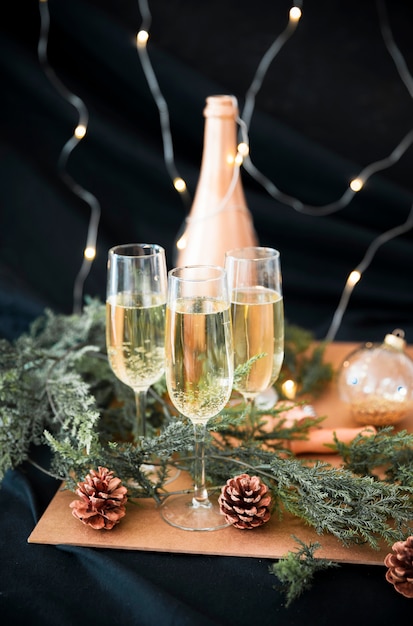 Free photo champagne glasses with green branches