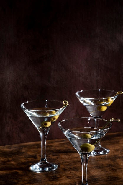 Free photo champagne glasses with olives