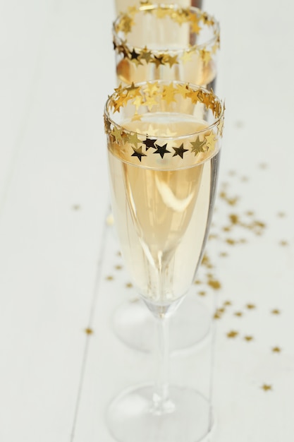 Foto gratuita bicchieri di champagne