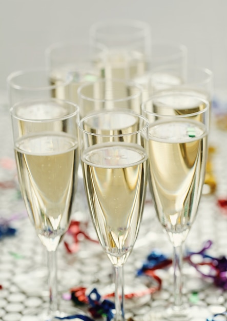 Foto gratuita champagne in bicchieri