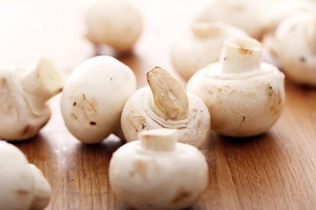 Free photo champignons on wooden surface