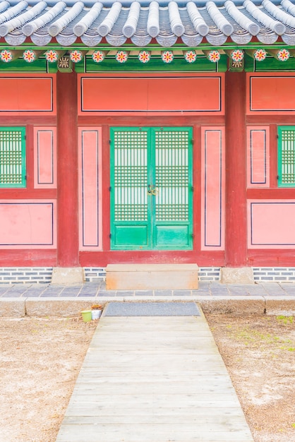 Бесплатное фото changdeokgung palace красивая традиционная архитектура в сеуле, корея