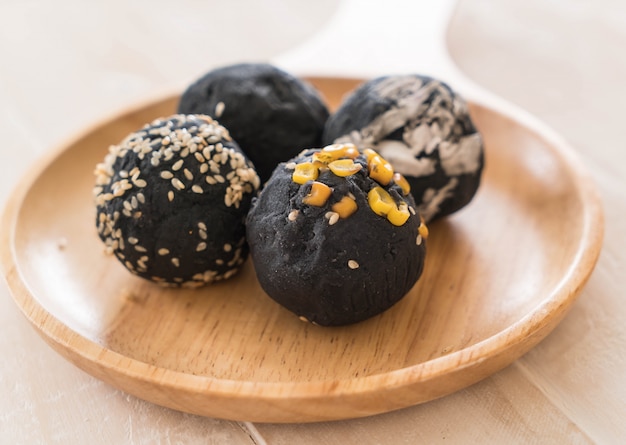 Free photo charcoal potato ball