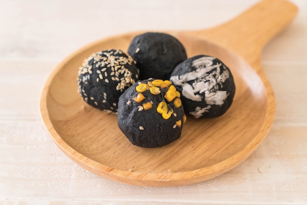 Free photo charcoal potato ball