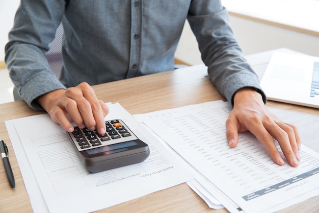 Free photo checking workplace table counting man