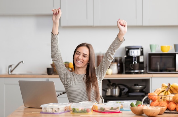 Free photo cheering about work and lunch break