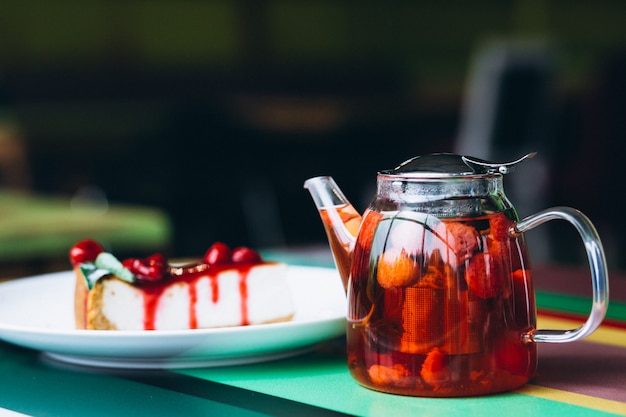 Cheescake with tea