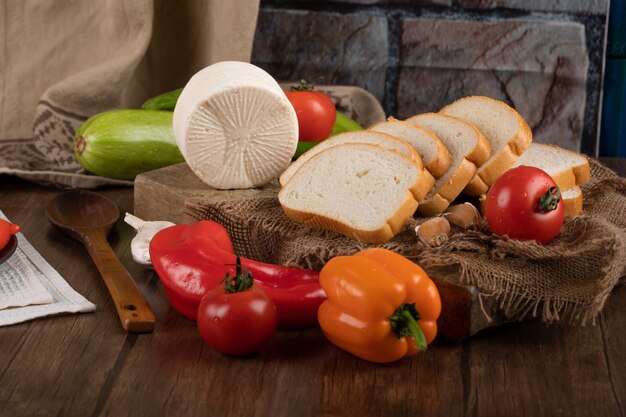 Cheese, bread and bell peppers