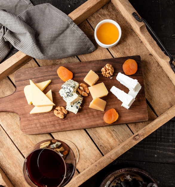 Free photo cheese set on wooden board top view