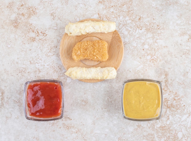 Cheese sticks and nuggets with herbs and spices.