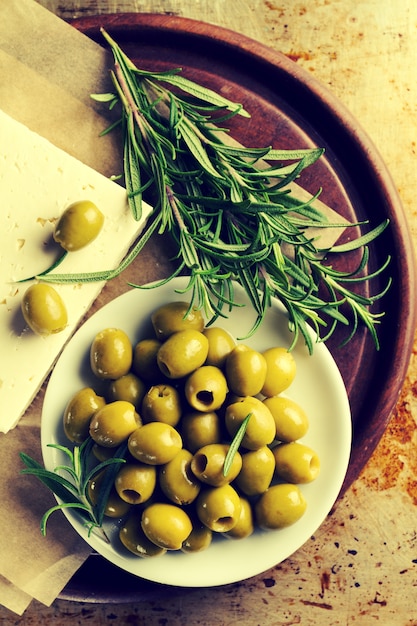 Free photo cheese tasty rustic closeup black