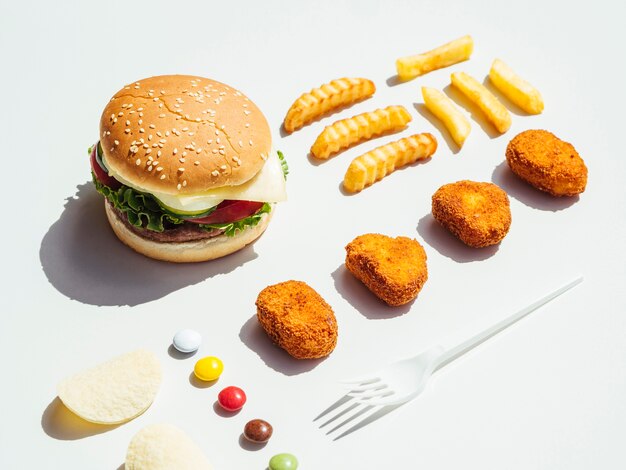 Cheeseburger with french fries and nuggets 