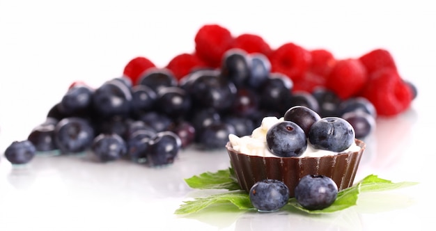 Cheesecake with raspberry and blueberries