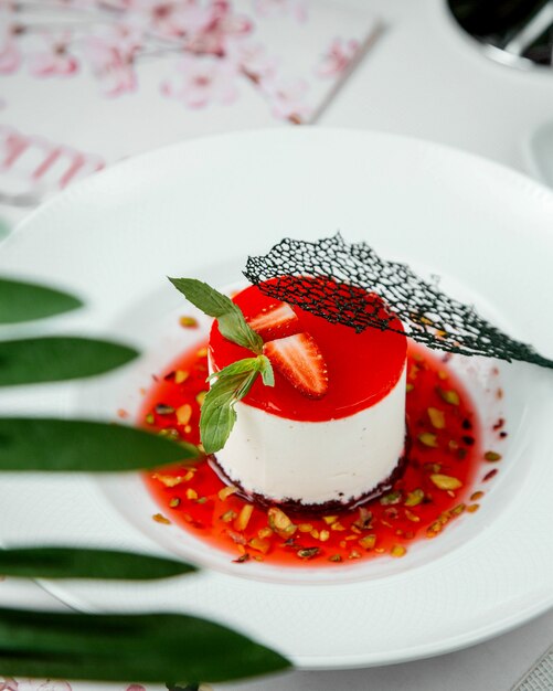 Cheesecake with strawberry jelly