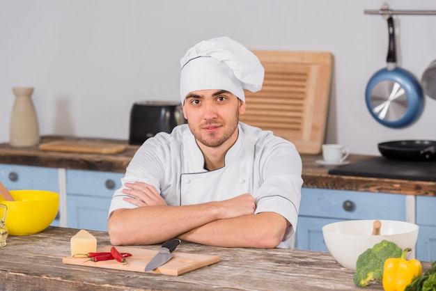 Free photo chef in kitchen