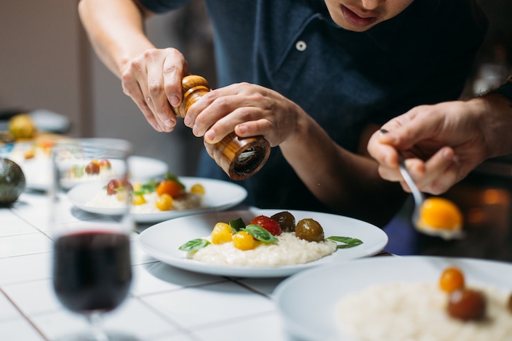 Free Photo chef serves dish at home dinner party