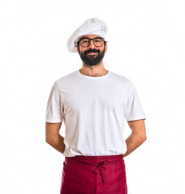 Шеф-повар, улыбаясь на белом фоне