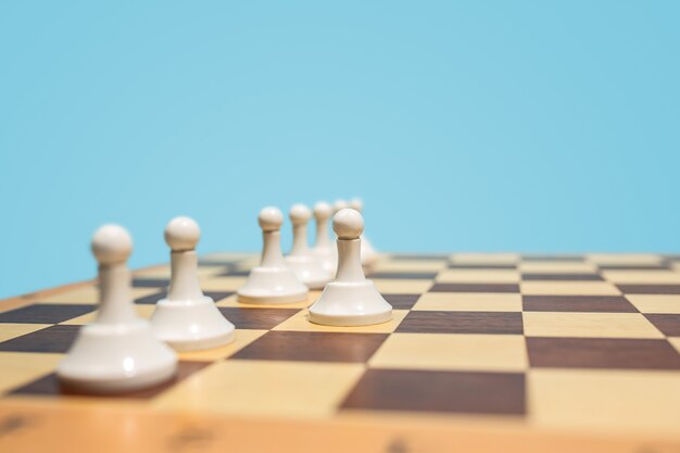 사업 아이디어와 경쟁의 체스 보드와 게임 개념.