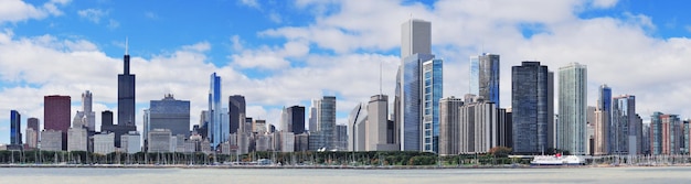 シカゴ市の都市のスカイラインのパノラマ