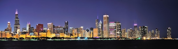 Panorama notturno di chicago