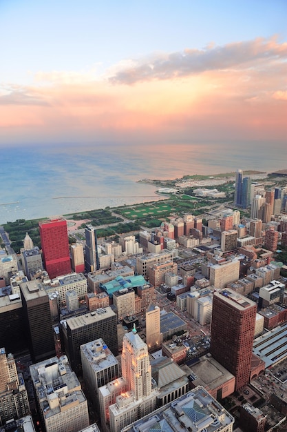 Free photo chicago skyline at sunset