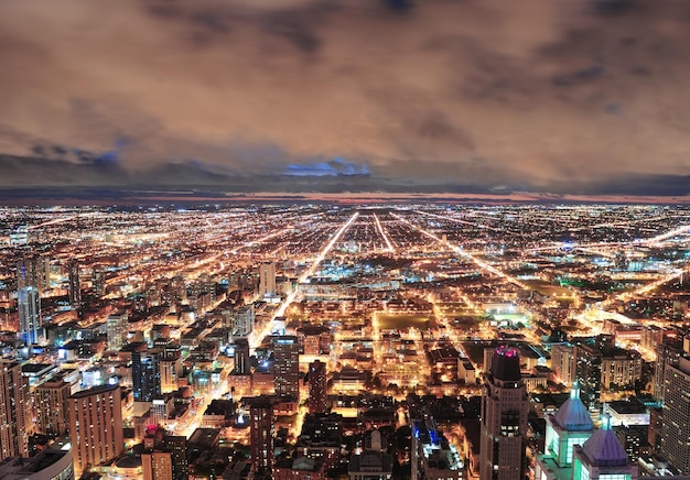 Foto gratuita vista aerea urbana di chicago al crepuscolo