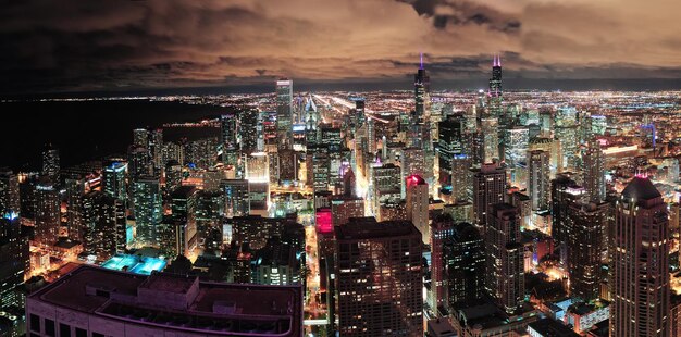 シカゴの都市のスカイラインのパノラマ