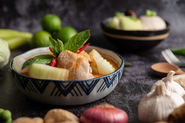 Chicken curry with winter melon, with mushroom, garlic, chilli and basil