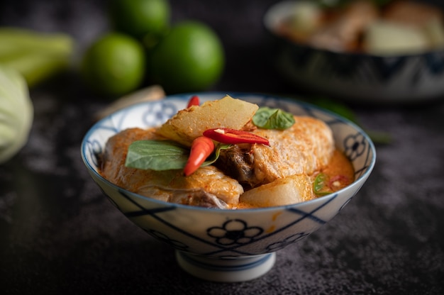 Chicken curry with winter melon, with mushroom, garlic, chilli and basil