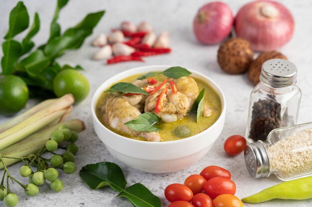 Chicken green curry in a bowl .
